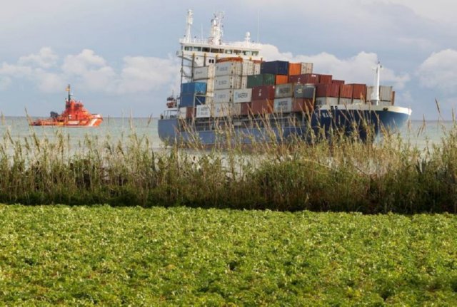 PASO ESTRECHO  AVIONES CAMIONES BARCOS
